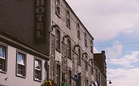The Farnham Arms Hotel